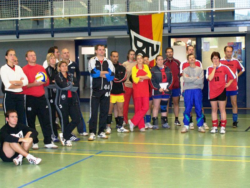 100_1562.JPG - Zwickau 1 und 2 rechts auf dem Bild und links die Mannschaft auf Freiburg.