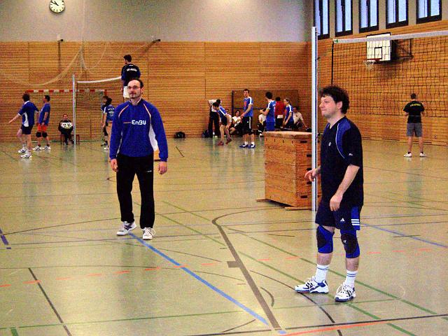 Neujahrst.Berlin013_edited.JPG - Franki und Mario warten auf den Ball zum aufwärmen