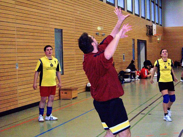 Neujahrst.Berlin014_edited.JPG - Hier sehen wir Oli in der aufwärm Aktion. Es sieht aus als würde er Tanzen