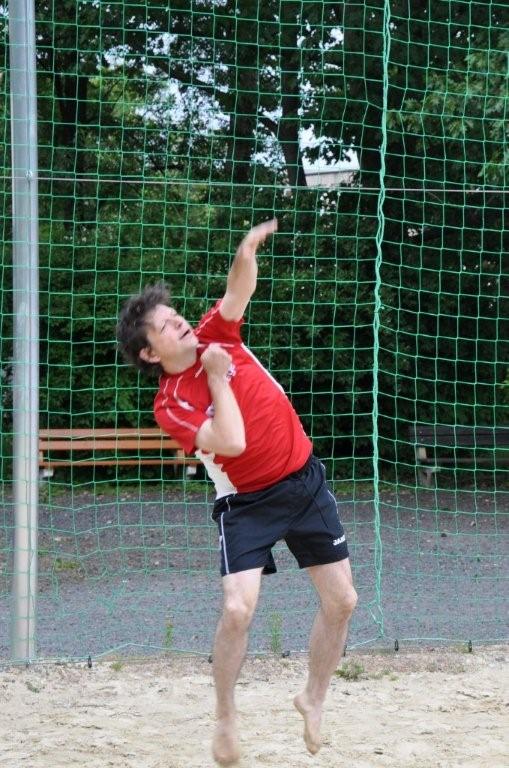 Mario beim Aufschlag