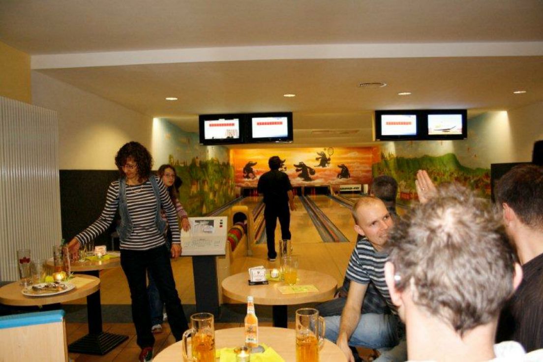 Blick im Krokofit Bowling
